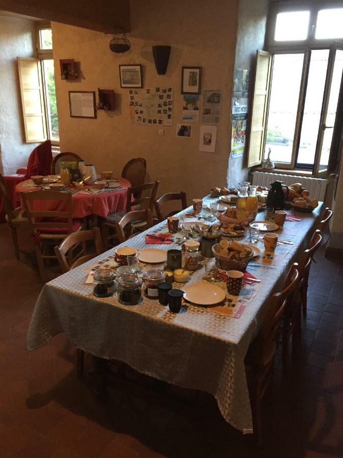 Bed and Breakfast Logis De Riparfonds Бресюир Экстерьер фото